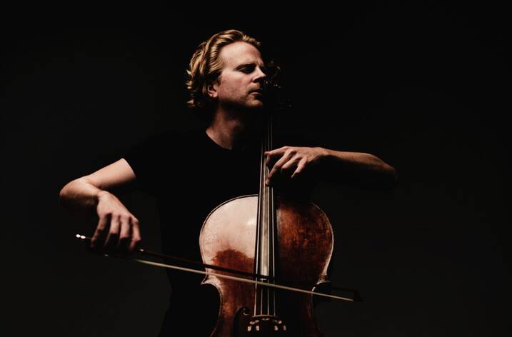 Cellist Julian Steckel, Foto: Marco Borggreve