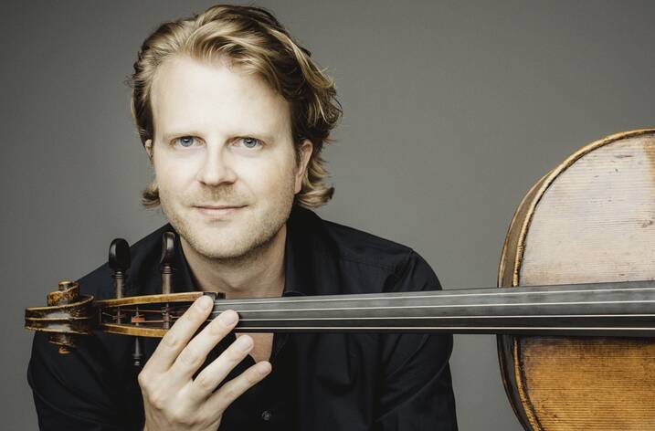 Cellist Julian Steckel, Foto: Marco Borggreve