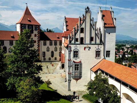 Blick auf das Hohe Schloss mit Innenhof